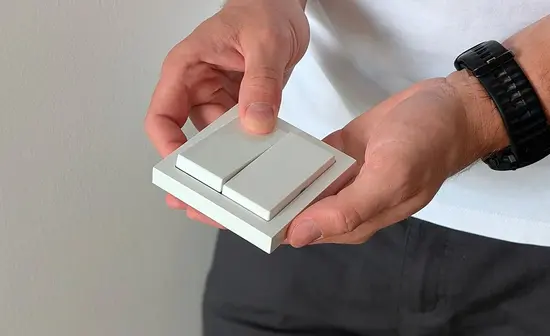 Bezdr&aacute;tov&eacute; vyp&iacute;nače &ndash; modern&iacute; elektroinstalace bez sek&aacute;n&iacute; do zdi