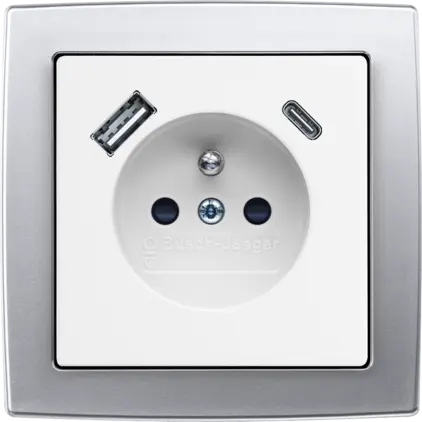Solo_Z&aacute;suvka s USB nab&iacute;jen&iacute;m