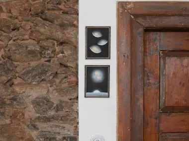 Porcel&aacute;nov&yacute; vyp&iacute;nač Decento v ložici v retro stylu