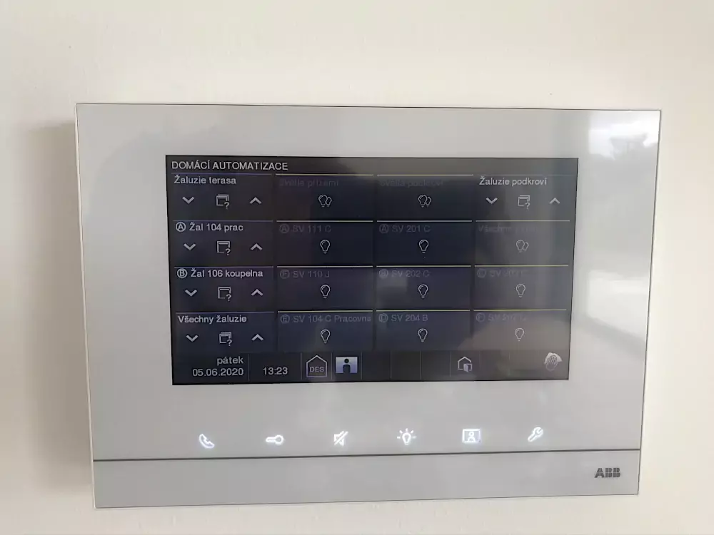 Hlavn&iacute; ovl&aacute;dac&iacute; panel free home
