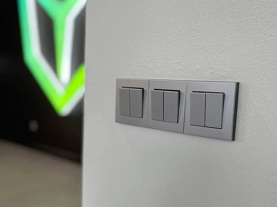 Dvojvyp&iacute;nače Levit v trojr&aacute;mečku