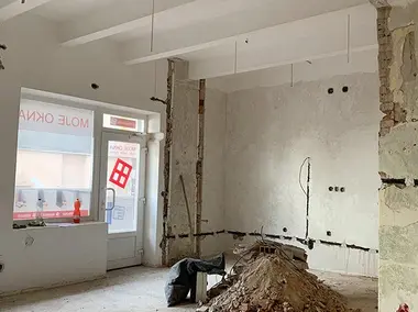 Kancel&aacute;řsk&eacute; prostory při rekonstrukci