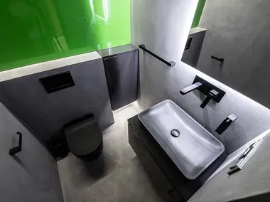 Soci&aacute;ln&iacute; z&aacute;zem&iacute; s betonovou stěrkou