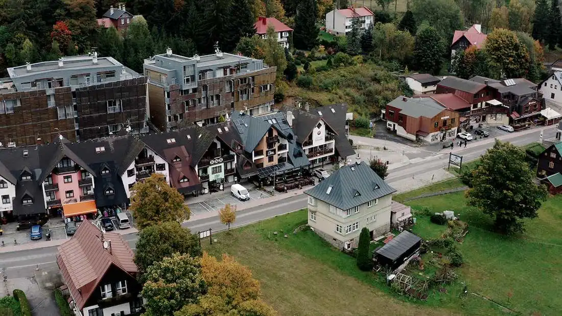 Leteck&yacute; pohled na Resort Slunce v Harrachově