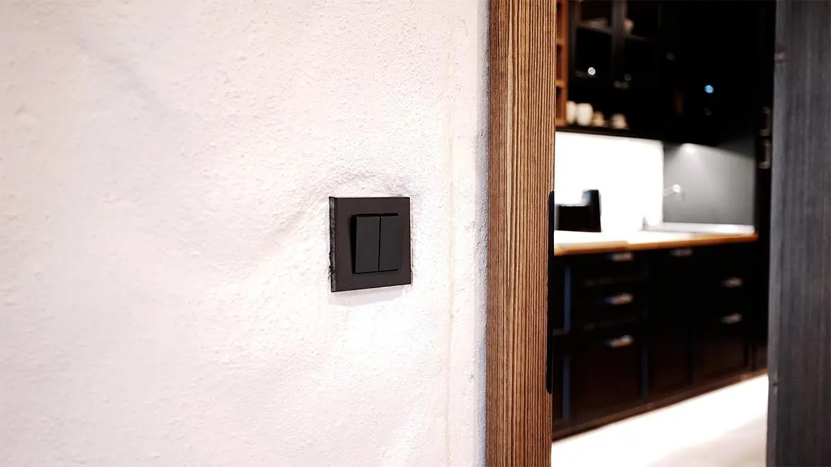 Vyp&iacute;nač LevitM v barvě onyx
