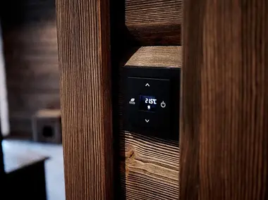 Termostat pro ručn&iacute; ovl&aacute;d&aacute;n&iacute; teploty v apartm&aacute;nu