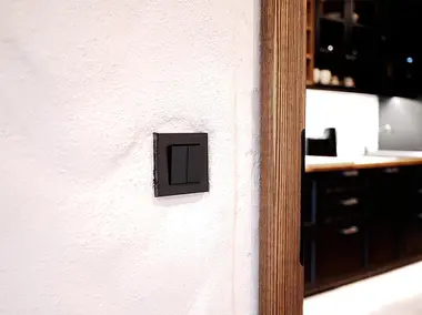 Vyp&iacute;nač LevitM v barvě onyx
