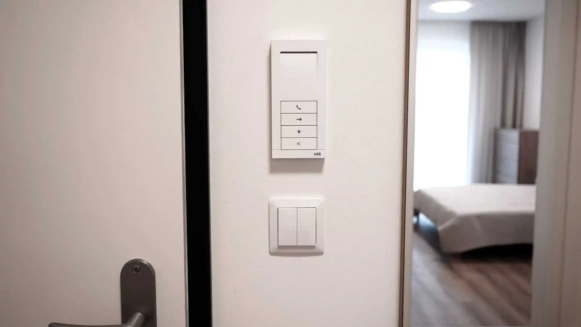 Domovn&iacute; handsfree audiotelefon bez sluch&aacute;tka a &scaron;ňůry